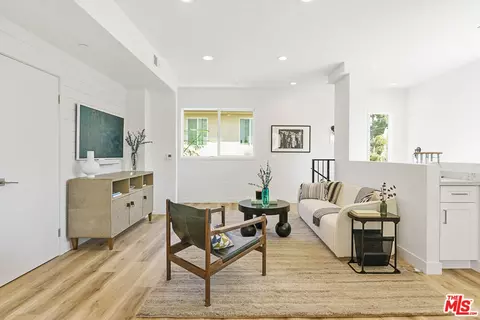 14652 W Sara Ln, Panorama City, CA 91402