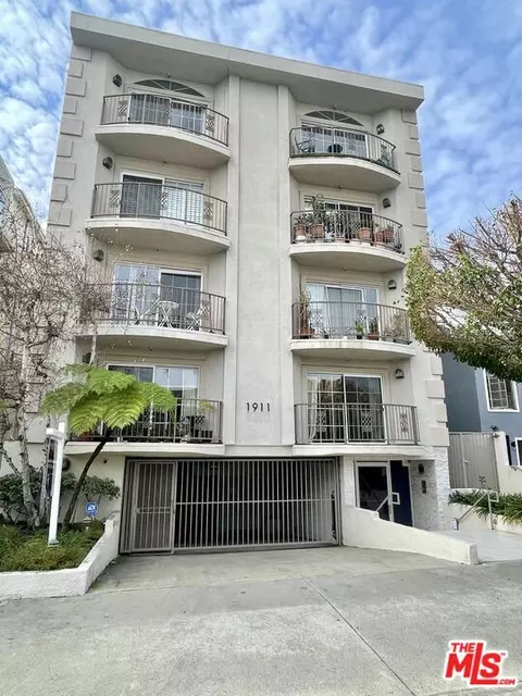 1911 Malcolm Ave #202, Los Angeles, CA 90025