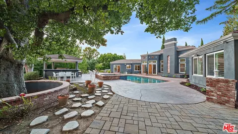 10521 Laramie Ave, Chatsworth, CA 91311