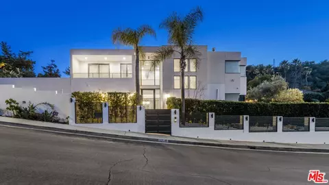 3020 Dona Emilia Dr, Studio City, CA 91604