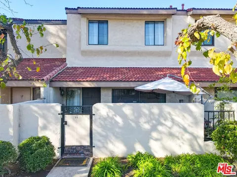 6021 Lindley Ave #11, Tarzana, CA 91356