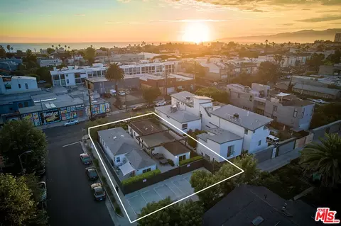 718 Hampton Dr, Venice, CA 90291 photo 1