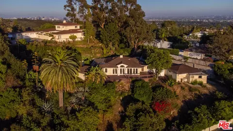 1423 Chautauqua Blvd, Pacific Palisades, CA 90272