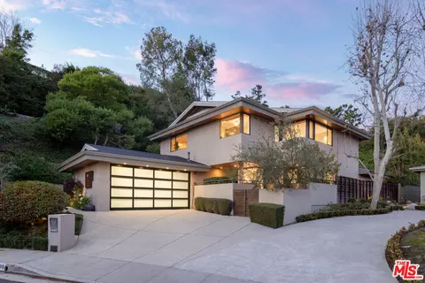 9495 Rembert Ln, Beverly Hills, CA 90210