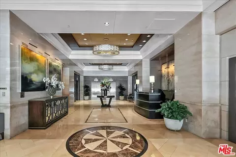 10520 Wilshire Blvd #907, Los Angeles, CA 90024