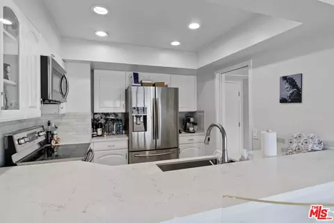 7135 Hollywood Blvd #703, Los Angeles, CA 90046