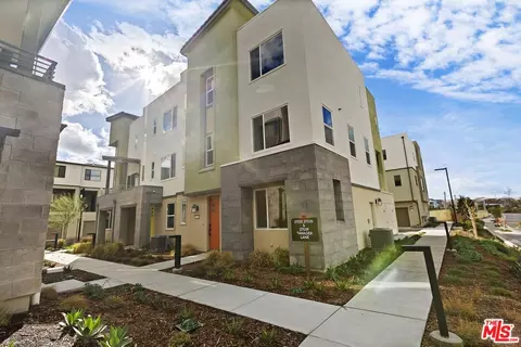 27039 Tanager Ln, Valencia, CA 91381