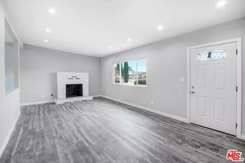 16058 Cajon St, Hesperia, CA 92345 photo 2