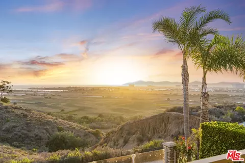7584 Coastal View Dr, Los Angeles, CA 90045