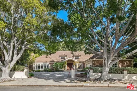 1070 Maybrook Dr, Beverly Hills, CA 90210
