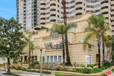 10555 Ashton Ave #303, Los Angeles, CA 90024