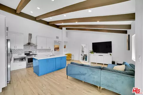 2700 Cahuenga Blvd #2313, Los Angeles, CA 90068