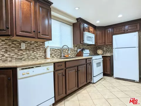 629 E 219th St #3, Carson, CA 90745 photo 2