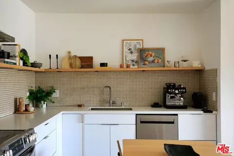 5860 Benner St #306, Los Angeles, CA 90042