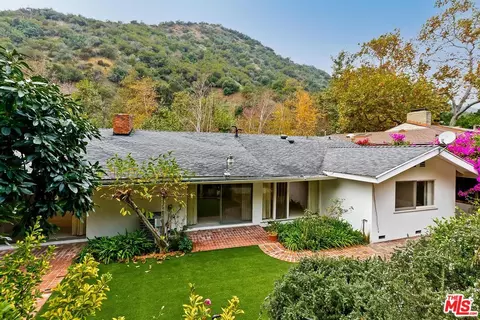 3540 Mandeville Canyon Rd, Los Angeles, CA 90049