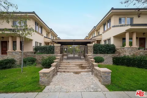 270 E Glenarm St #102, Pasadena, CA 91106