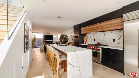 1033 Carol Dr #T14, West Hollywood, CA 90069