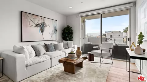 118 N Kings Rd #402, Los Angeles, CA 90048