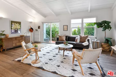 10821 Acama St, North Hollywood, CA 91602