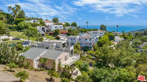 2903 Valmere Dr, Malibu, CA 90265 photo 3