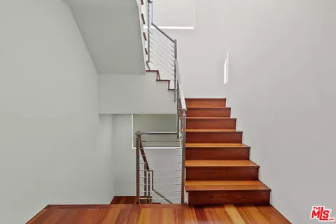 Entry Way - 449 28th Ave, Venice, CA 90291 photo 2 of 2