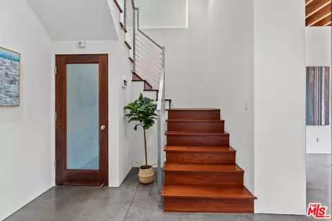 Entry Way - 449 28th Ave, Venice, CA 90291 photo 1 of 2