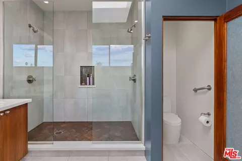 Bath - 449 28th Ave, Venice, CA 90291 photo 5 of 5