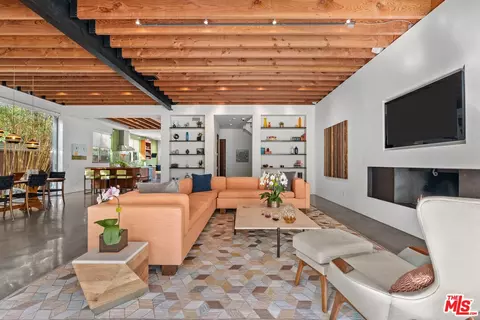 Living - 449 28th Ave, Venice, CA 90291 photo 2 of 3