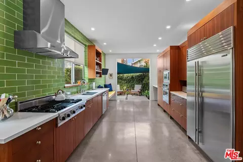 Kitchen - 449 28th Ave, Venice, CA 90291 photo 2 of 6