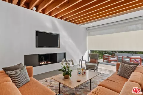 Living - 449 28th Ave, Venice, CA 90291 photo 3 of 3