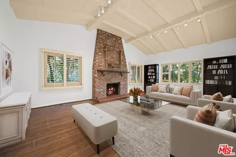 264 S Palm Dr, Beverly Hills, CA 90212
