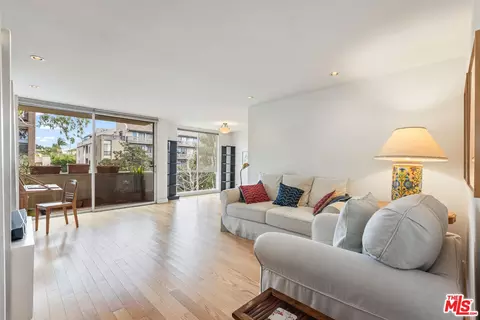 2301 S Beverly Glen Blvd #203, Los Angeles, CA 90064