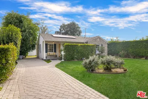 16616 Haynes St, Lake Balboa, CA 91406