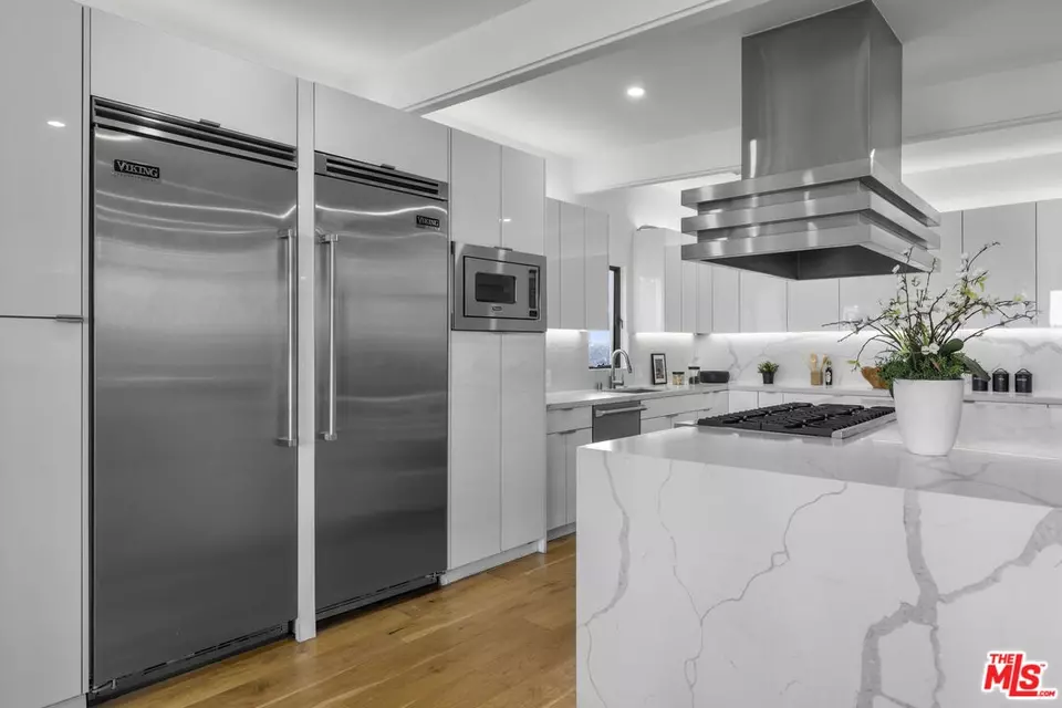Kitchen - 4556 Martson Dr, Encino, CA 91316 photo 4 of 4