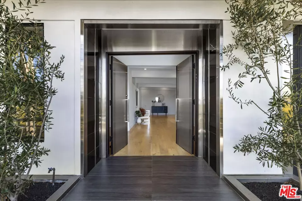 Entry Way - 4556 Martson Dr, Encino, CA 91316 photo 1 of 2
