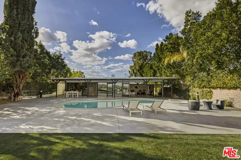 Exterior - 4556 Martson Dr, Encino, CA 91316 photo 11 of 11