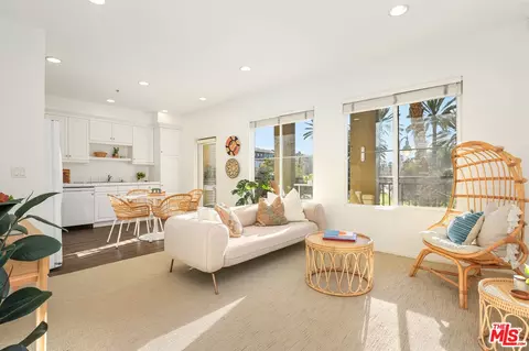 6020 Seabluff Dr #204, Playa Vista, CA 90094
