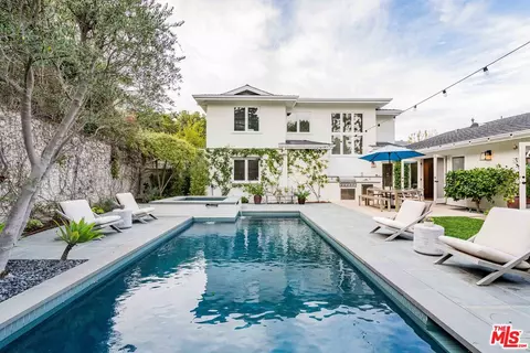 2301 Banyan Dr, Los Angeles, CA 90049
