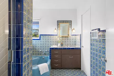 Bath - 1328 Randall St, Glendale, CA 91201 photo 3 of 3