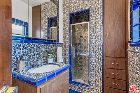 Bath - 1328 Randall St, Glendale, CA 91201 photo 1 of 3