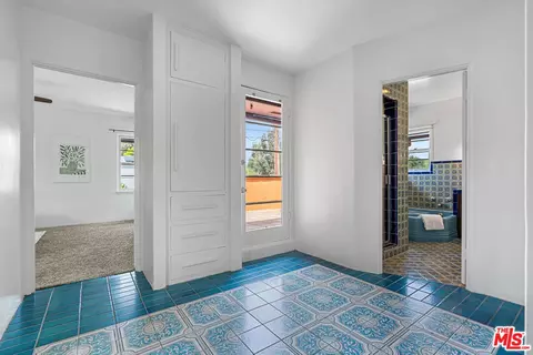 Entry Way - 1328 Randall St, Glendale, CA 91201 photo 2 of 2