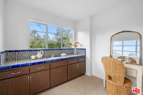 Bath - 1328 Randall St, Glendale, CA 91201 photo 2 of 3