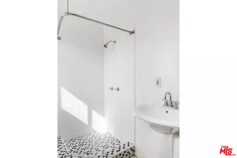 Bath - 735 Orme Ave, Los Angeles, CA 90023 photo 2 of 2
