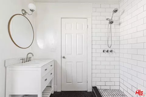 Bath - 735 Orme Ave, Los Angeles, CA 90023 photo 1 of 2