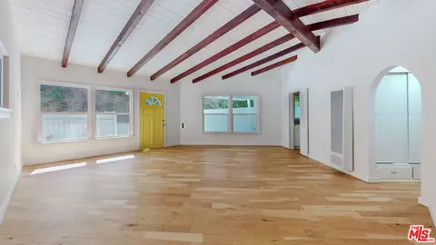 1414 N Beverly Glen Blvd, Los Angeles, CA 90077