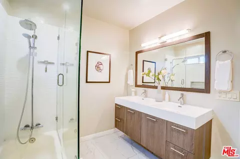 Bath - 4540 Simpson Ave, Valley Village, CA 91607 photo 1 of 6