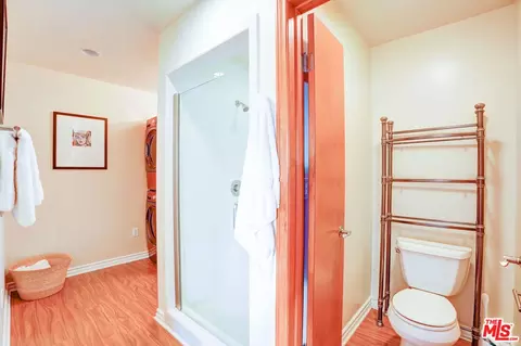Bath - 4540 Simpson Ave, Valley Village, CA 91607 photo 2 of 6