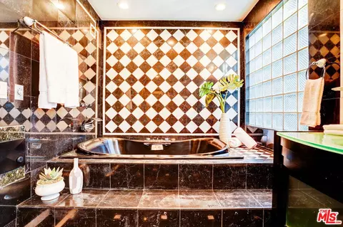 Bath - 4540 Simpson Ave, Valley Village, CA 91607 photo 5 of 6