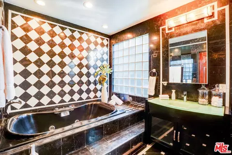 Bath - 4540 Simpson Ave, Valley Village, CA 91607 photo 6 of 6