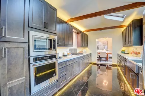 Kitchen - 4540 Simpson Ave, Valley Village, CA 91607 photo 4 of 4